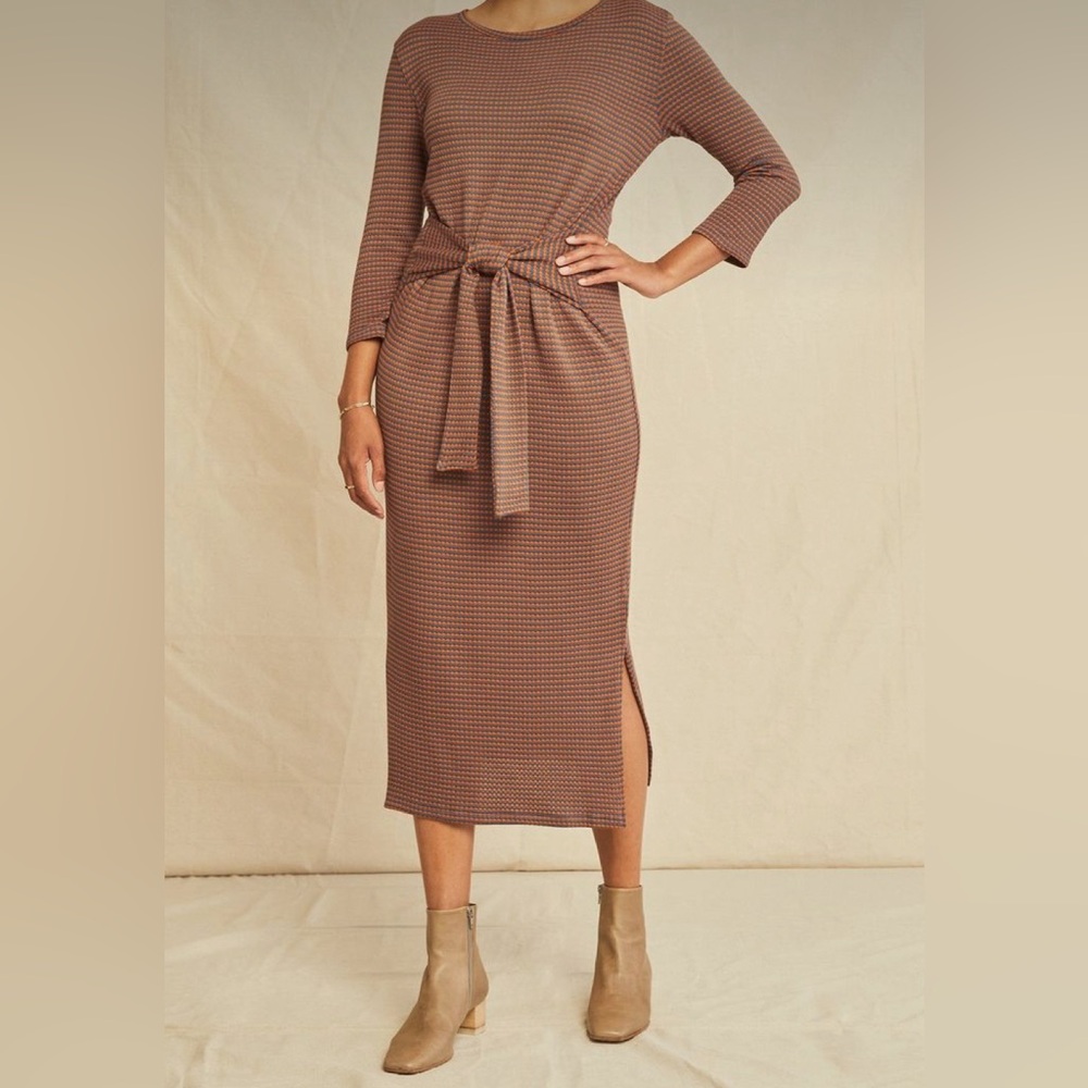 Amour Vert Colombe Scallop Knit Dress